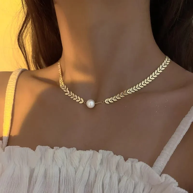 Pearl & Leaf Korean Beautiful Pendant Necklace – Elegant Golden Alloy Necklace - Image 4