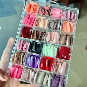 576 pcs nails with box ,Reusable Artificial nails, 24 different colours, beautiful fake nails With Glue for Girls Women (Random color)