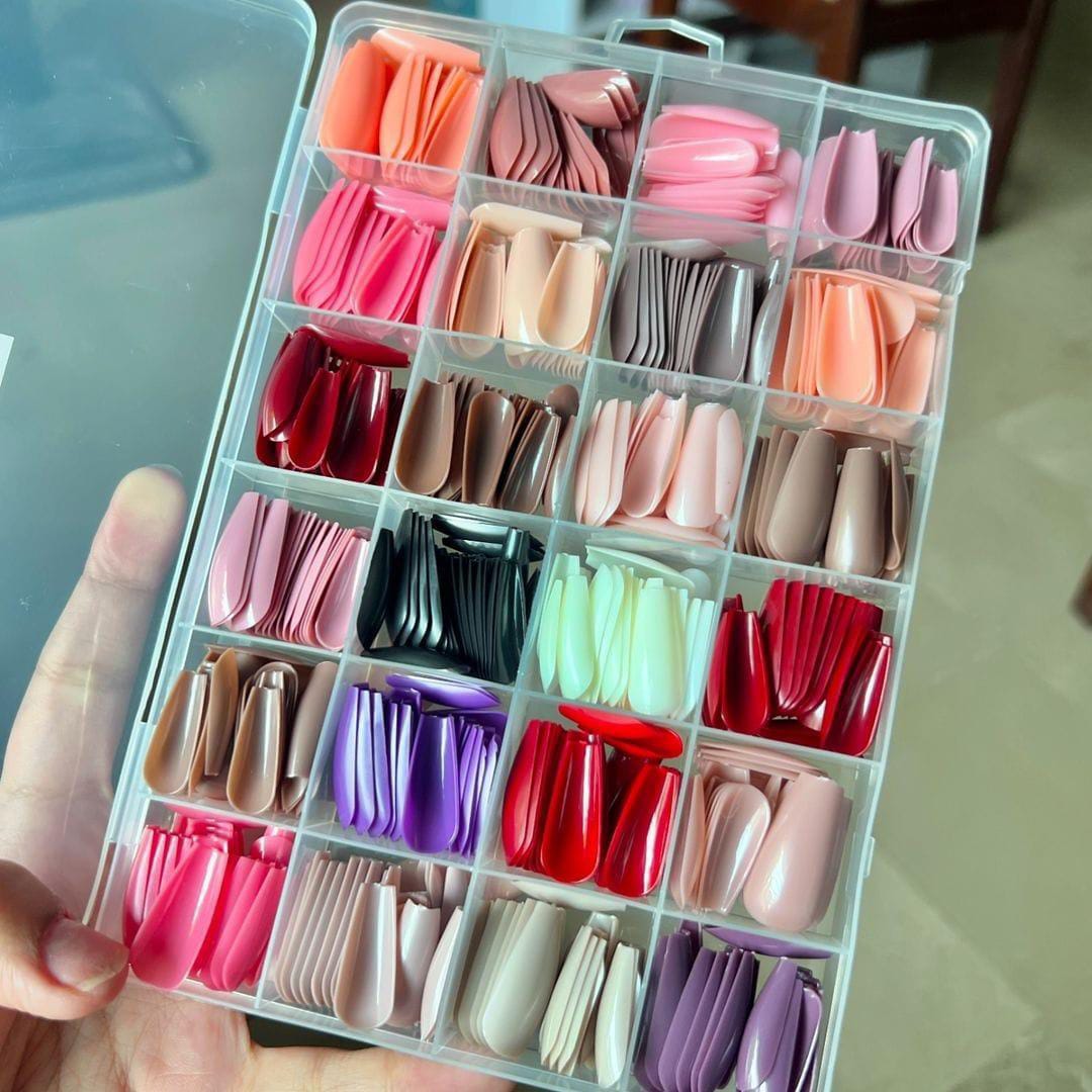 576 pcs nails with box ,Reusable Artificial nails, 24 different colours, beautiful fake nails With Glue for Girls Women (Random color)