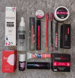 10 in 1 Makeup Deal Make-up +Makeup Fixer +5 in 1 lipstick + LipPencil 2 Eyeliner
